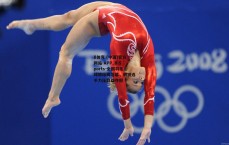 B体育 (中国)官方网站-APP_B Sports-全国羽毛球锦标赛落幕，新锐选手力压群雄夺冠